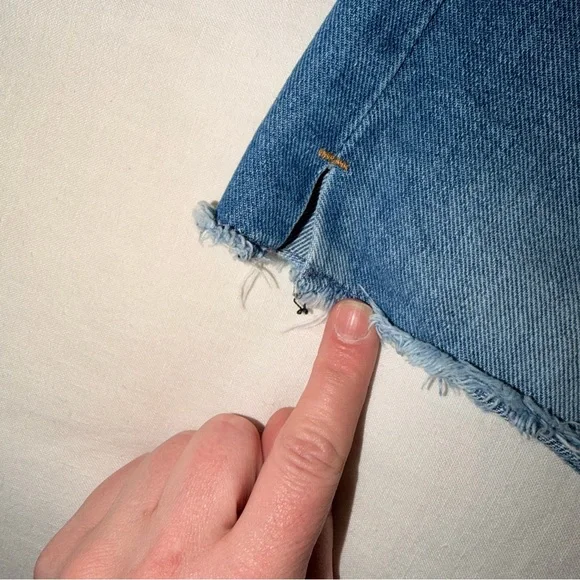 NWOT - Madewell Classic Blue Jean Shorts - Picture 4 of 7